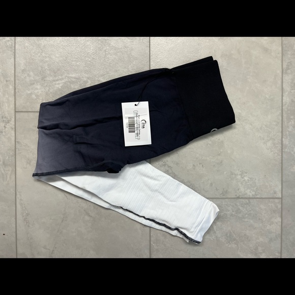 ZYIA Black and White Ombre Performance Hi-Rise 7/8 24" - Picture 6 of 6